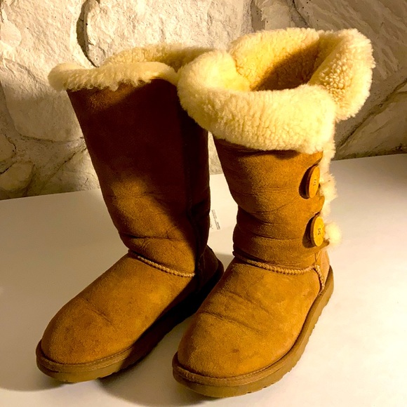 UGG Shoes - Ugg  Womens Bailey button Chestnut triplet  boots Size 5
